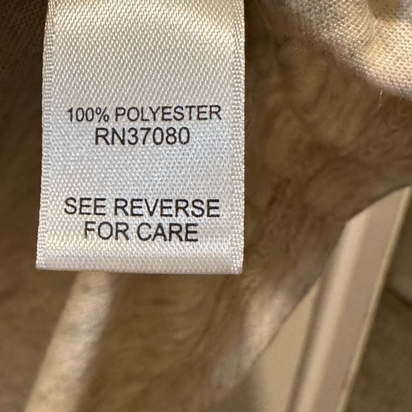 Ladies graphic tee shirt. Cream colored tee size Large. - Picture 4 of 4